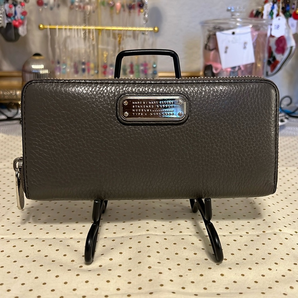 MARC JACOBS zippy wallet